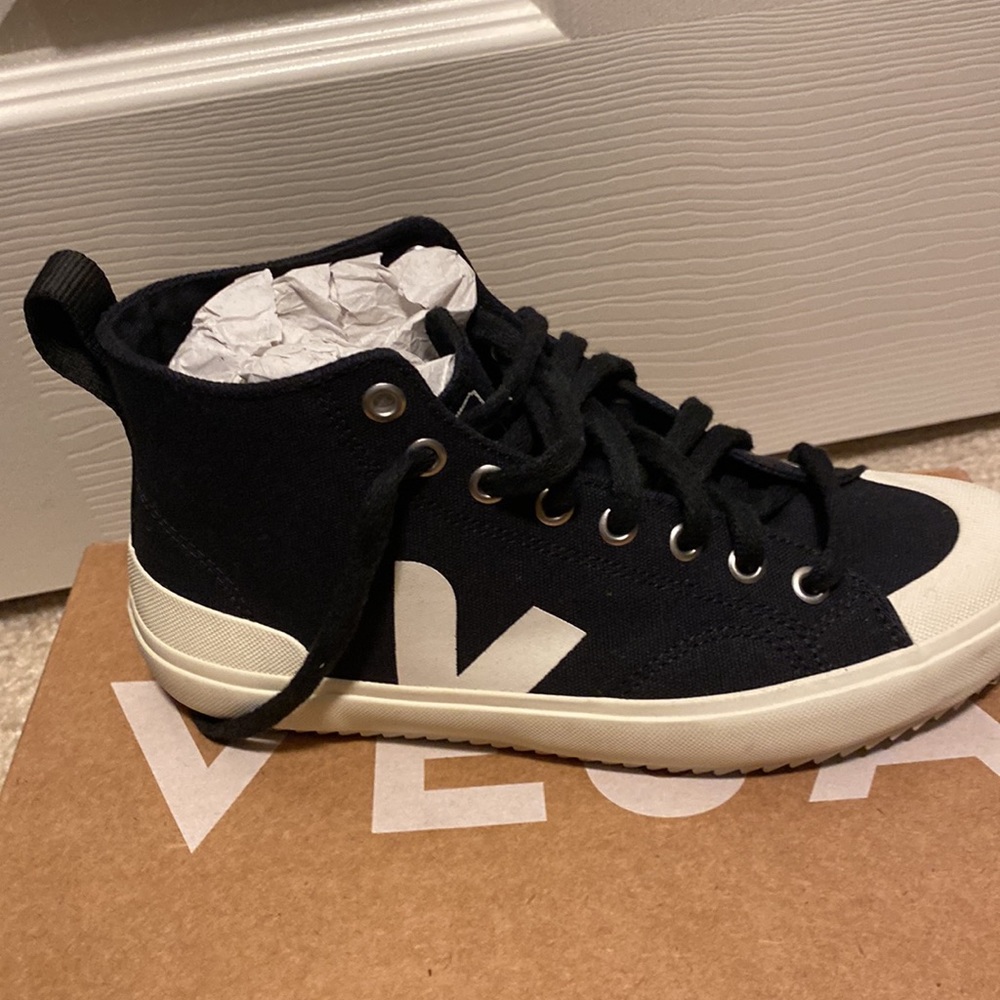 VEJA Nova High Top Sneaker